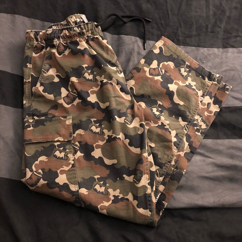 Volcom X Macba life camo cargo joggers Fits like 34-35